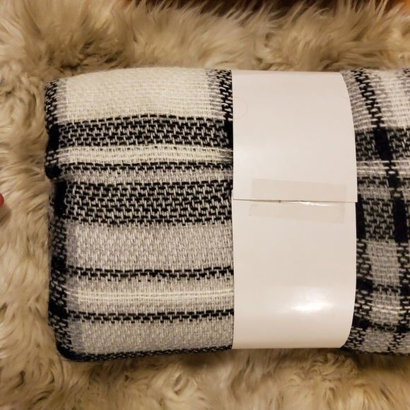 ModCloth Black and White Plaid Blanket Scarf - Picture 7 of 11